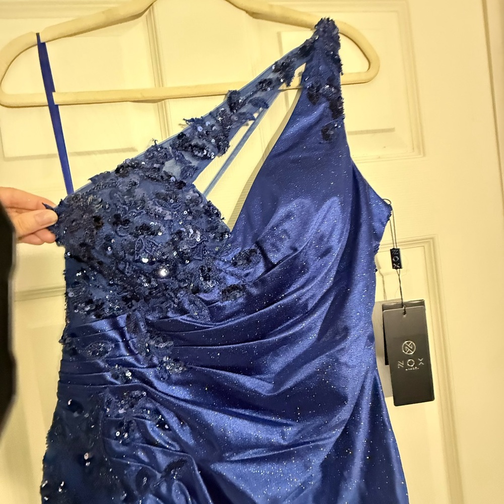 Elegant One-Shoulder Navy Dress - Picture 5 of 6